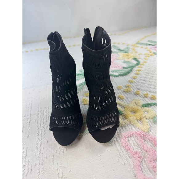 ALDO Black Suede Leather Peep Toe Laser Cutout Heeled Ankle Booties 7W - Picture 3 of 8